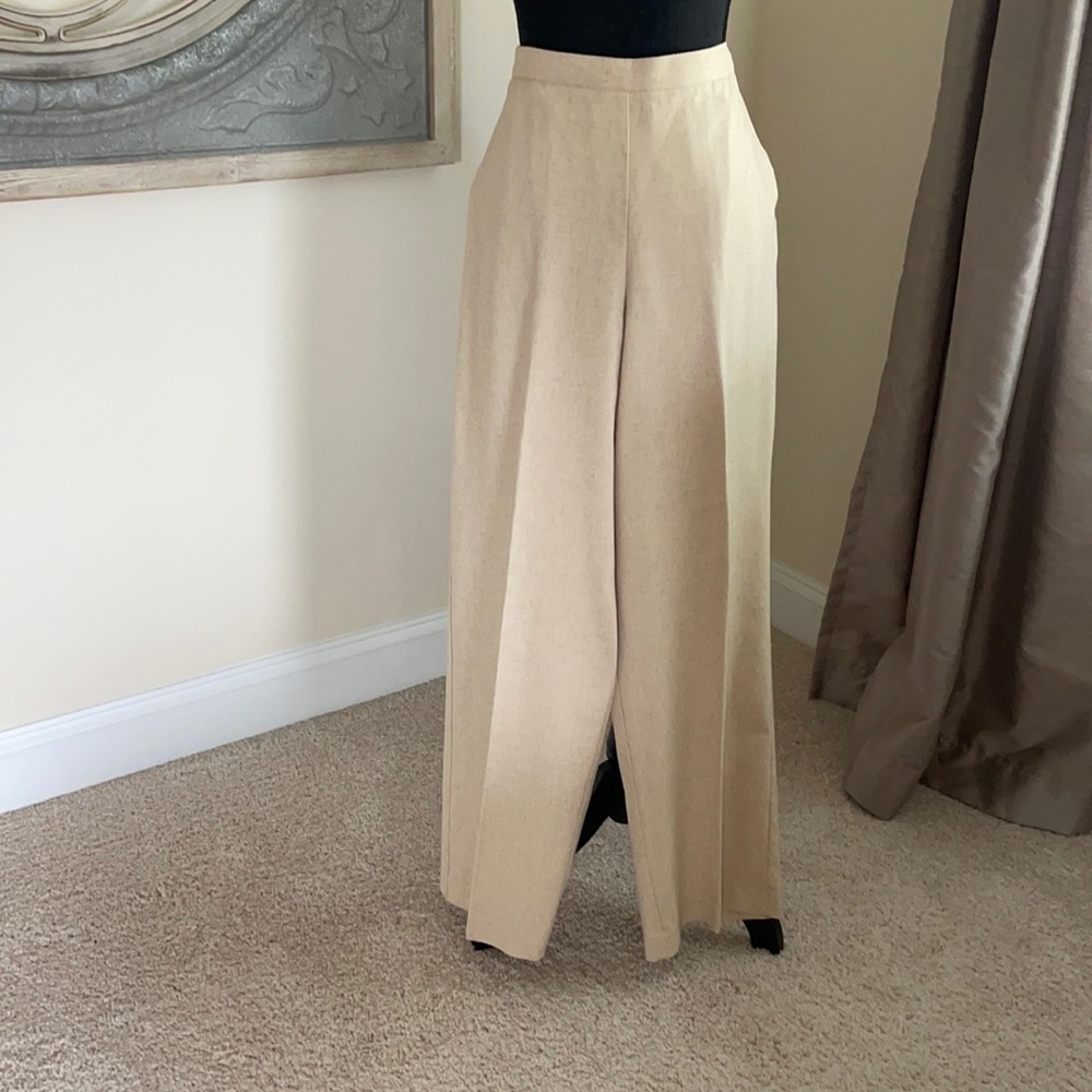 Wardrobe basic neutral pull-on pants.